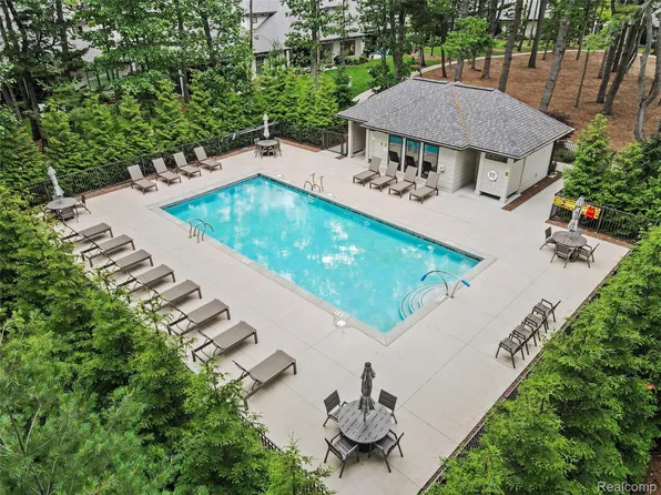 2031 Ottawa Beach Rd, Holland, MI 49424