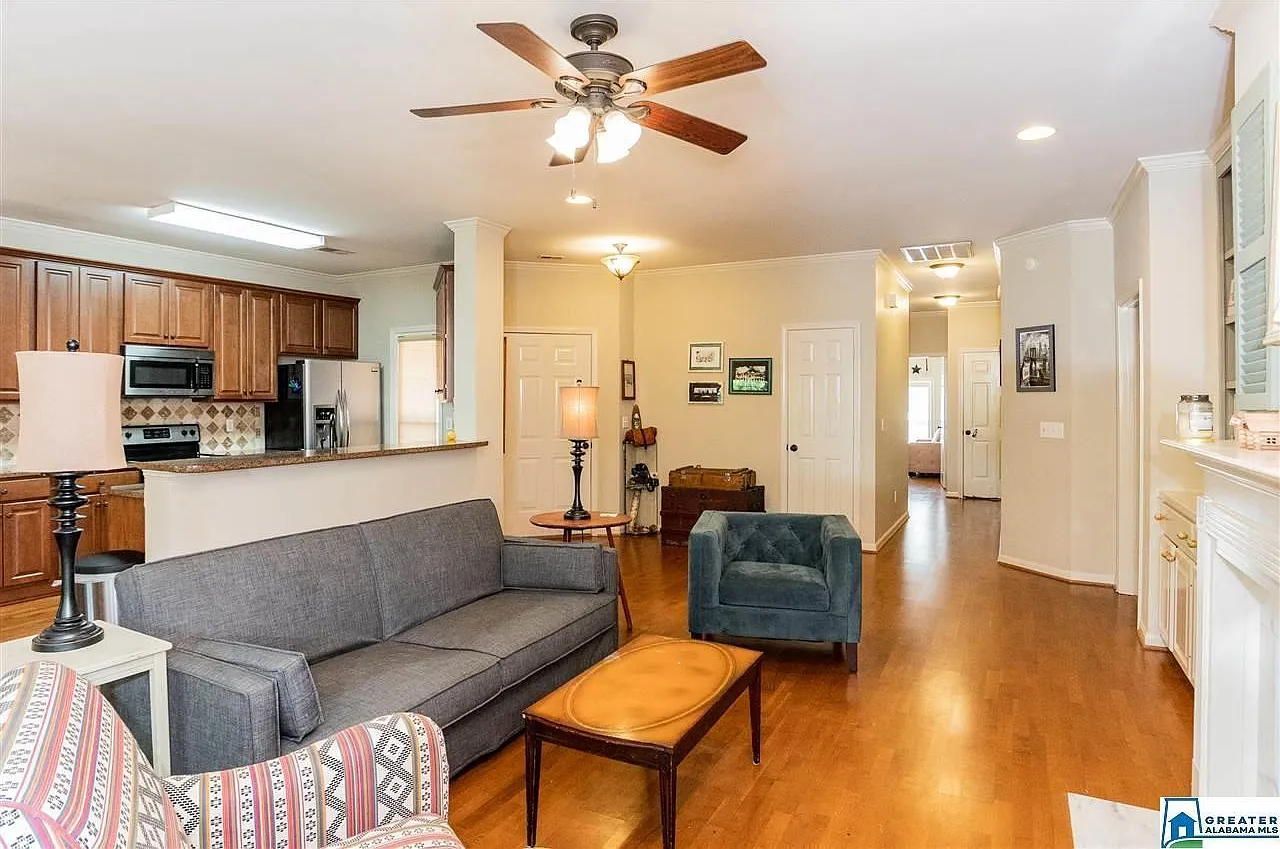 3 bed, 1736 sqft, $2,500 — Photo 3