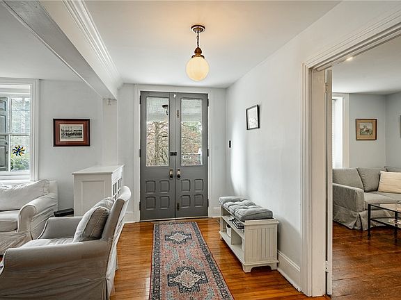 3rd image of 701 W Oakbourne Rd