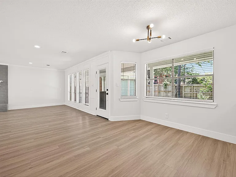 2730 Blue Glen Ln — Photo 17