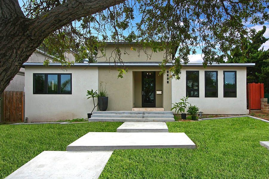 Unlimited potential~ yard is NOT landscaped, photo was enhanced for the vision