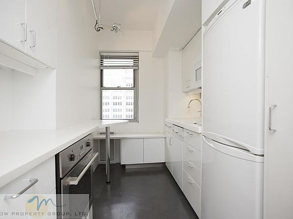 3rd image of 80 Park Ave APT 17N