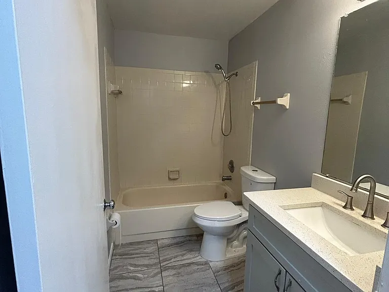 2556 Woodgate Blvd #203 — Photo 8