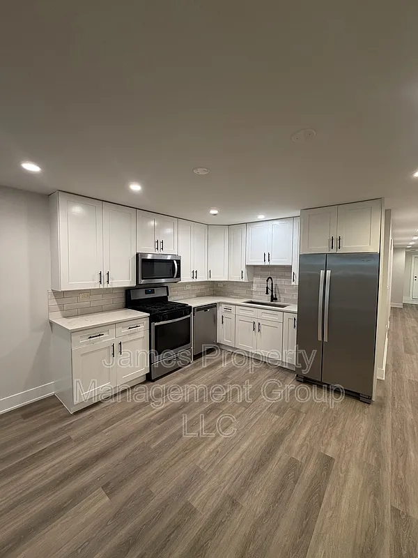 6325 N Richmond St — Photo 3