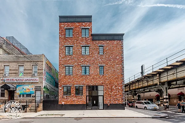 Rented by MySpaceNYC | media 10