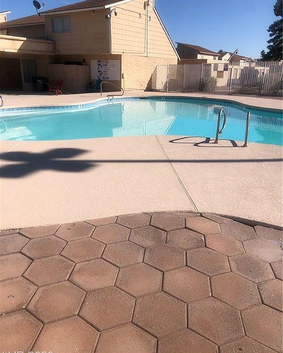 2nd image of 5105 Golden Ln