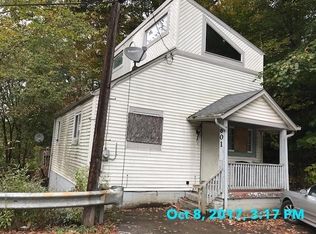601 Thorn Hollow Rd, Coraopolis, PA 15108