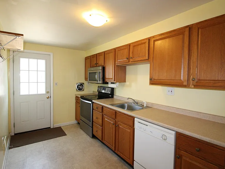 1128 Circle Dr — Photo 6