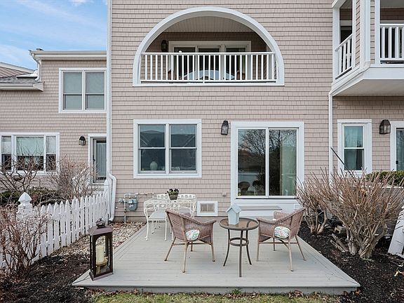 2nd image of 41 Whaler Ln #92