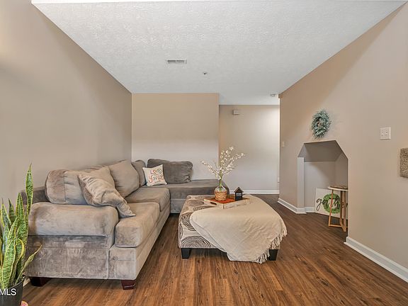 4th image of 8620 Old Carriage Ct