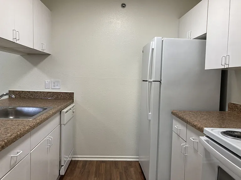 Windsor Place Apartments — Photo 90