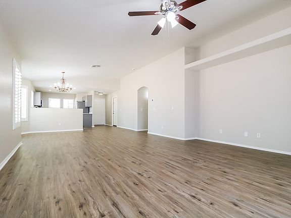4th image of 15137 W Buchanan St