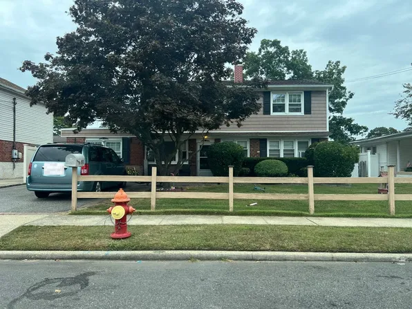 81 Baltimore Ave, Massapequa, NY 11758