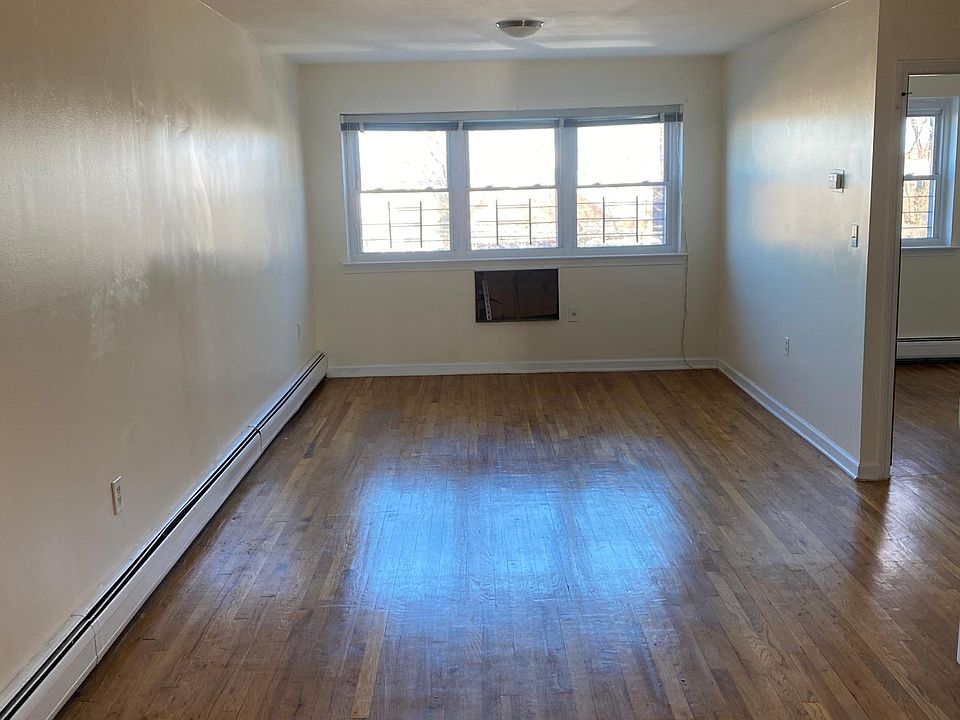 1st image of 861 Revere Ave #2
