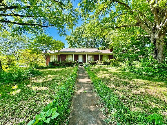 2nd image of 805 Dorset Dr