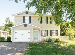 2320 Crestpark Rd, Knoxville, TN 37912
