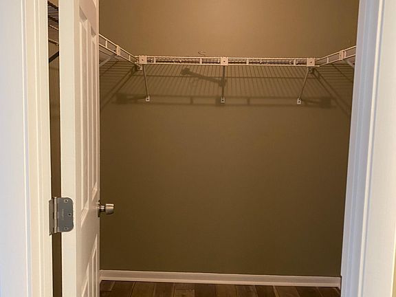 5th image of 407 N Cambridge Dr