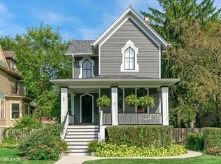 142 N Harvey Ave, Oak Park, IL 60302