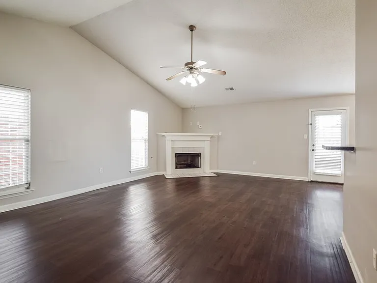1708 Cherry Creek Dr — Photo 5
