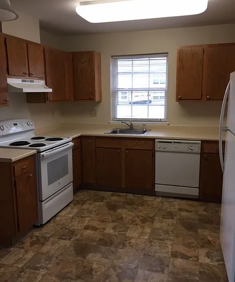 1 Woods Dr — Photo 3