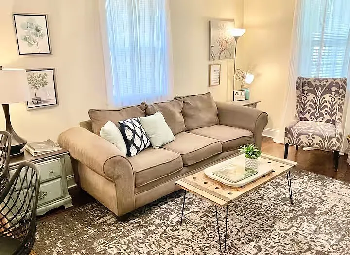 3 bed, 2.0 bath, 1375 sqft, $2,000 — Photo 4
