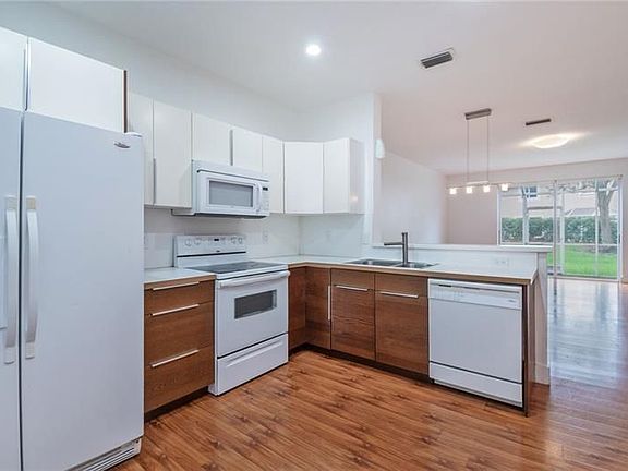 3rd image of 2094 Madeira Dr #2094