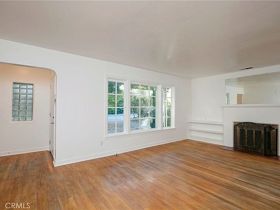 2nd image of 913 Arbutus Ave