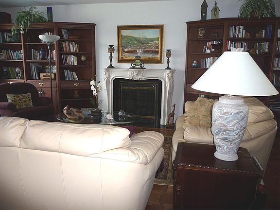 Den w/Gas Fireplace