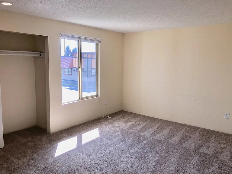Auburn 4-Plex — Photo 3