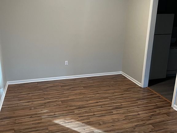 3rd image of 107 Molloy Ct
