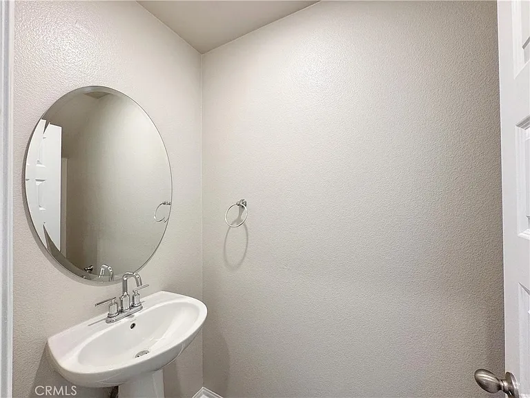 629 E Madeleine Privado — Photo 9