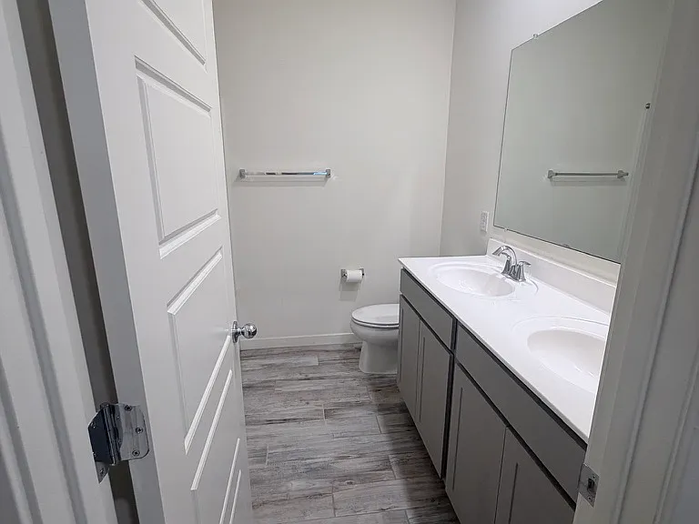 2236 W Laurie Ln — Photo 12
