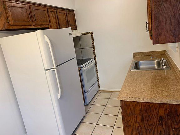 3rd image of 9625 Grove Ave #B