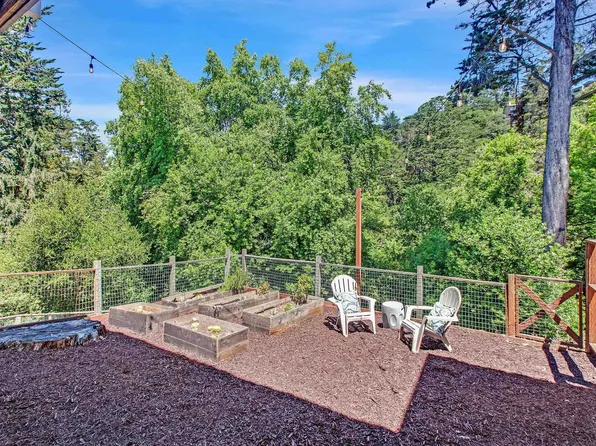 5601 Castle Dr, Oakland, CA 94611