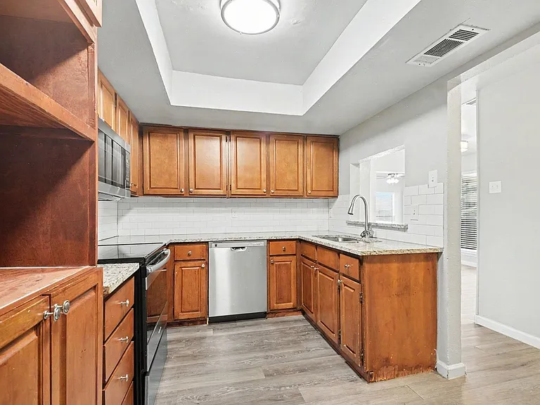 2201 Jackson Cir — Photo 11