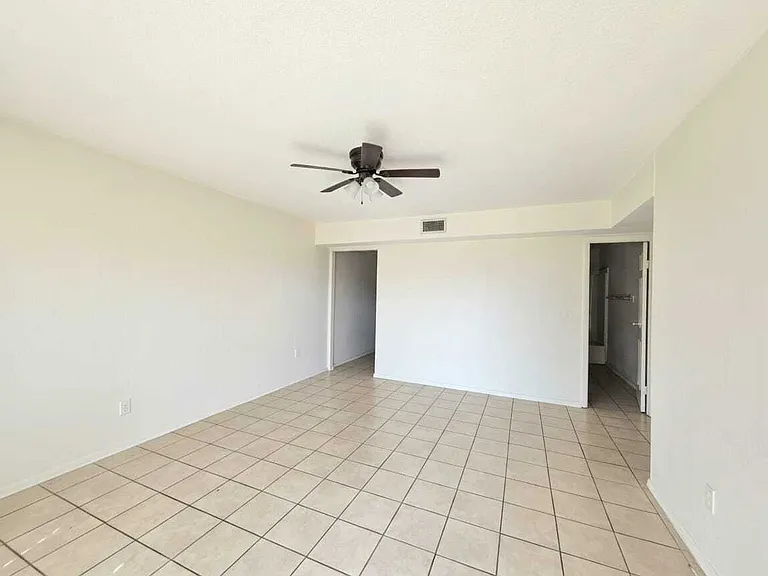1811 Perkins Ave — Photo 2