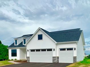 2261 Coventry Cir S, Sycamore, IL 60178