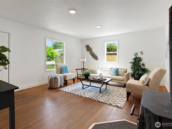 5th image of 323 Milroy Street NW
