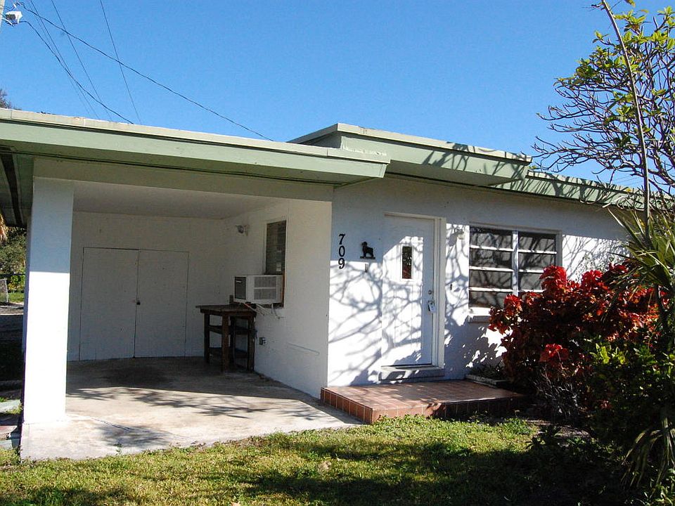 1st image of 709 SE 22nd St