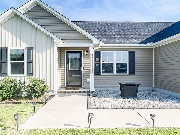 3rd image of 115 Sonia Dr