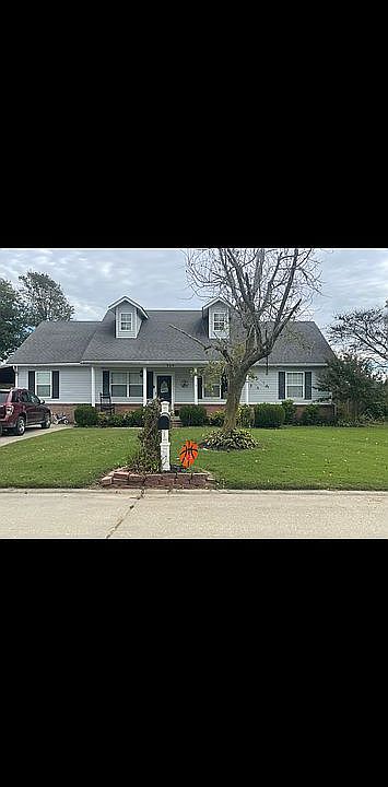 1st image of 904 Pine St