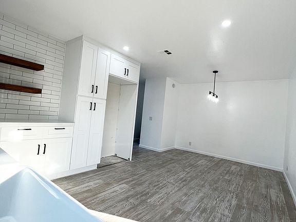 5th image of 15448 Elm Ln