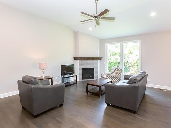 4th image of 6208 Green Hills Ln
