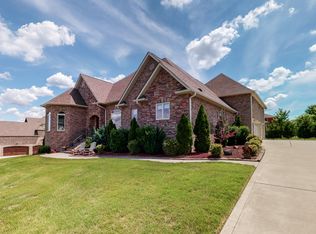 126 Plantation Dr, Pleasant View, TN 37146