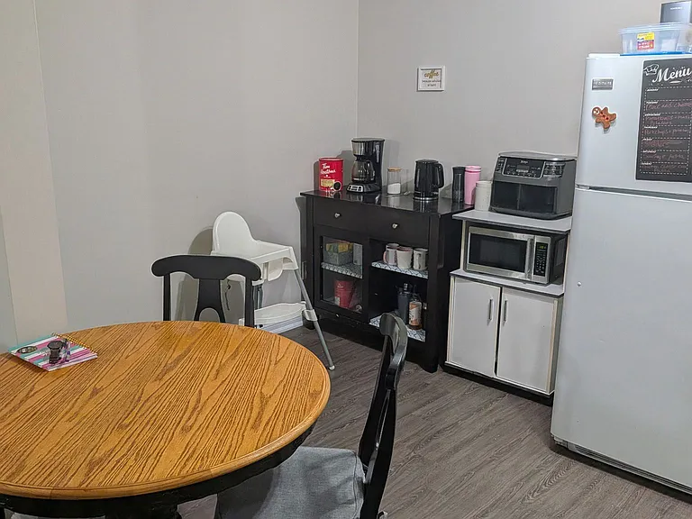 90 Penelope Dr — Photo 5