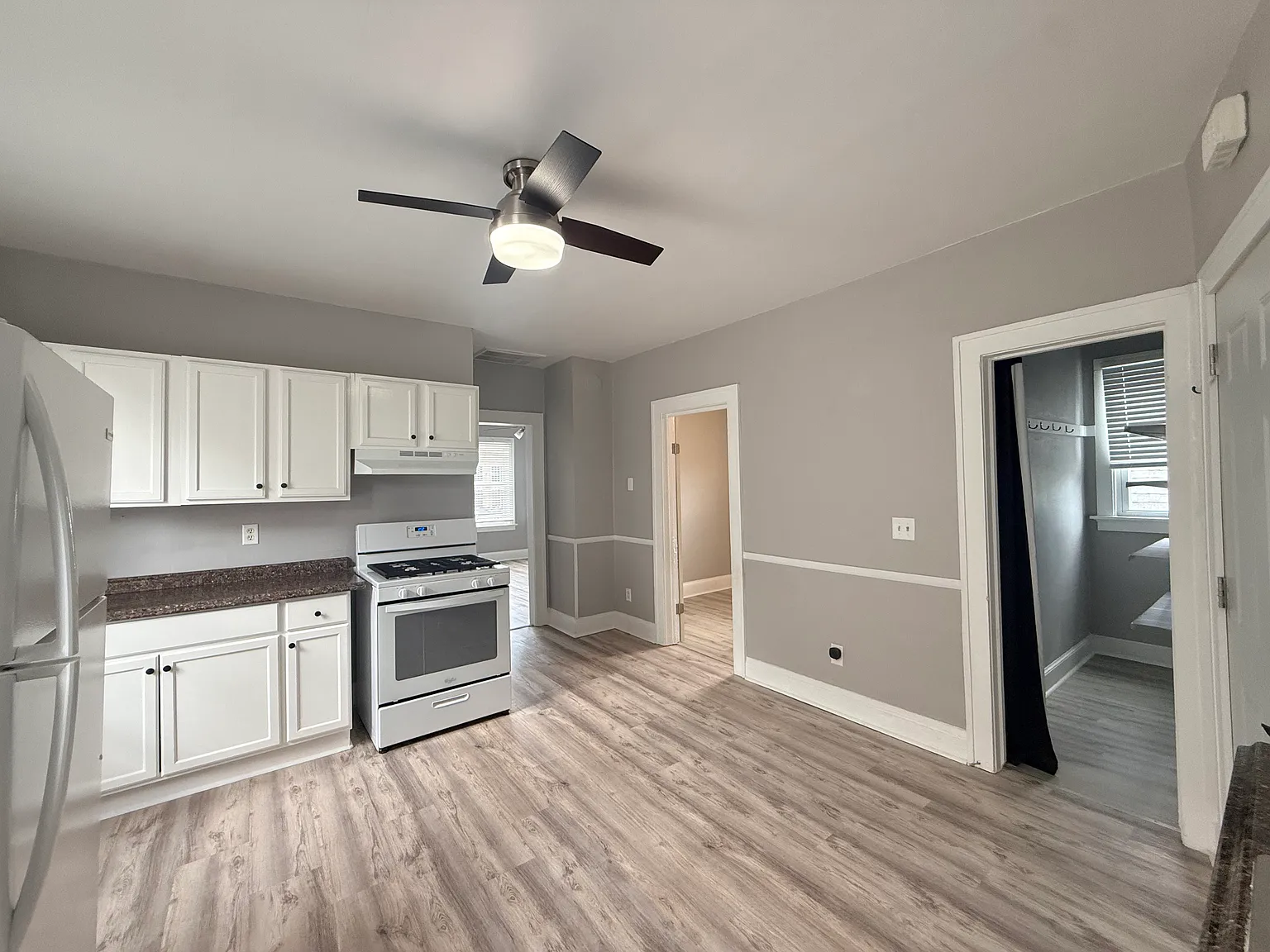 2 bed, 800 sqft, $1,400 — Photo 2