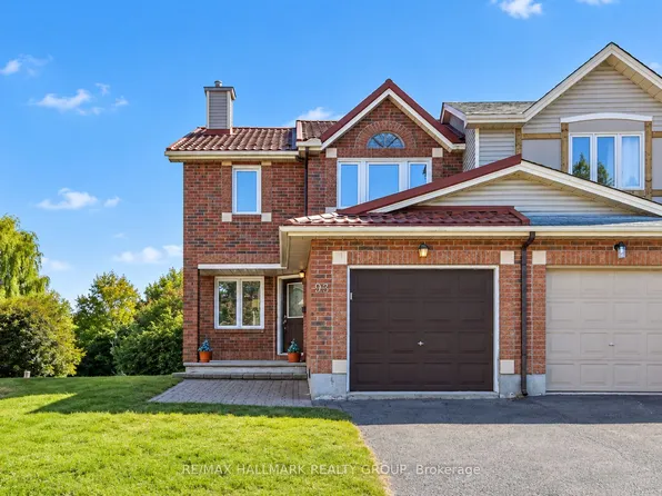 93 Banchory Cres, Ottawa, ON K2K 2V2