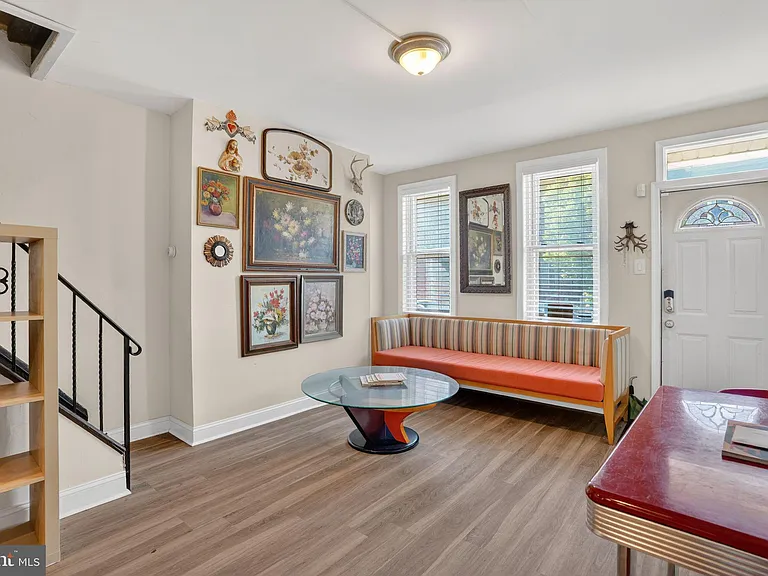 2623 Emerald St — Photo 4