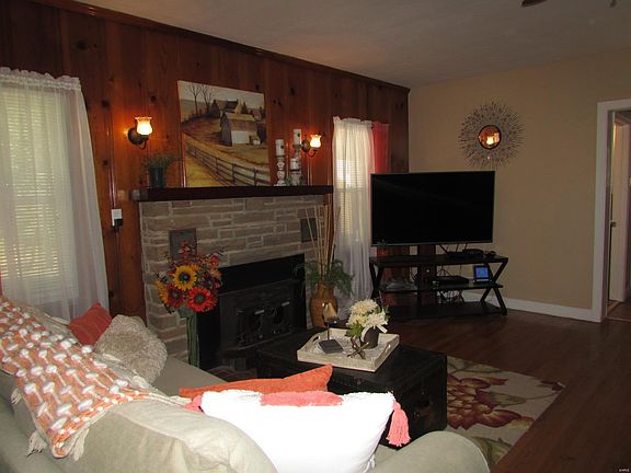 3rd image of 337 Greenview St