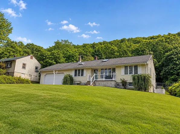 30 Birchwood Dr, Highland Mills, NY 10930